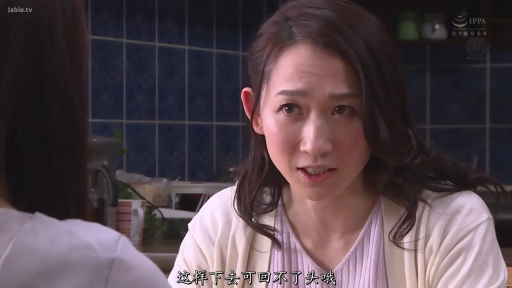 Sitting Posture · Medium shot · 对话 · Kitchen · Mature woman · 忧虑 · 针织开衫