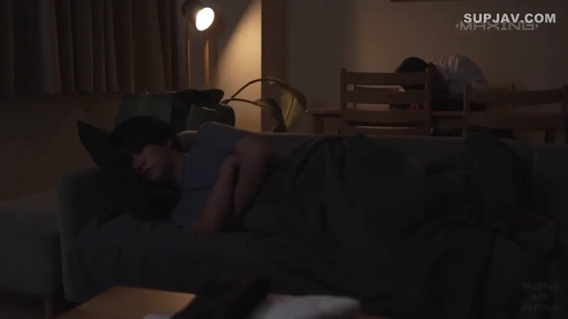 全景 · 平静 · 客厅 · 休闲服 · 侧卧 · 睡觉