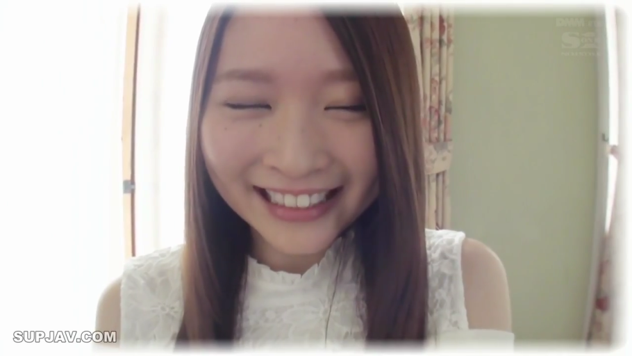 仰卧开腿 · 享受 · 沙发 · 阴部特写 · 红色比基尼 · 三人行 · 手指挑逗