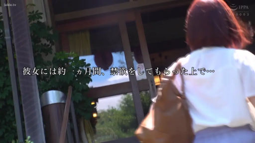 全身 · 浅紫色裙子 · 室外建筑前