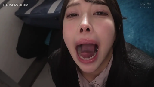 室内 · 顔部のクローズアップ · ビジネススーツ · 仰頭