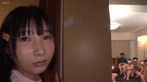 室内 · 脸部特写 · 粉色上衣