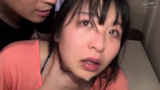 顔部のクローズアップ · 寝室 · 迷離 · 仰臥 · 多人 · ピンクの上着 · 被掐脖子