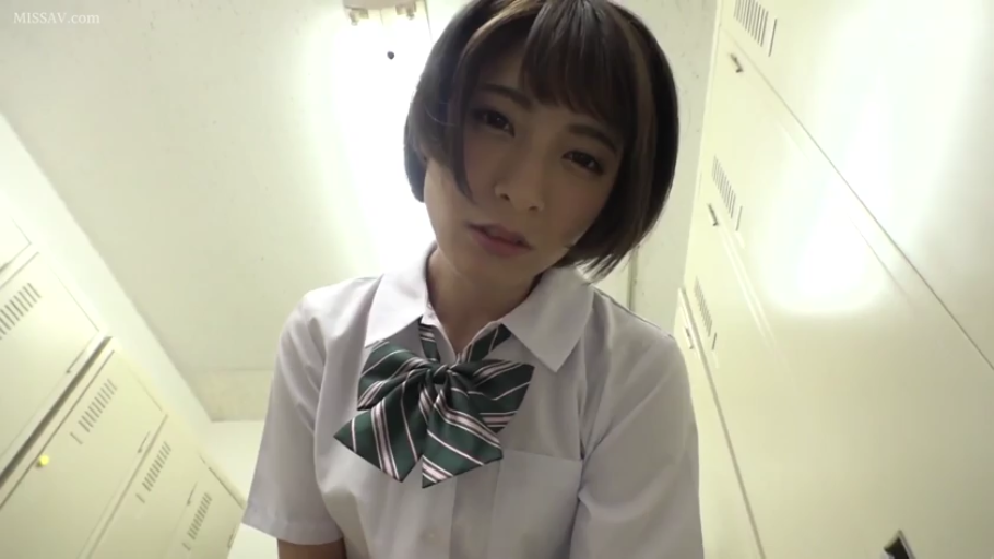身をかがめる · 注視 · 诱惑 · 上半身 · 更衣室 · 储物柜 · JK制服 · ショートヘア