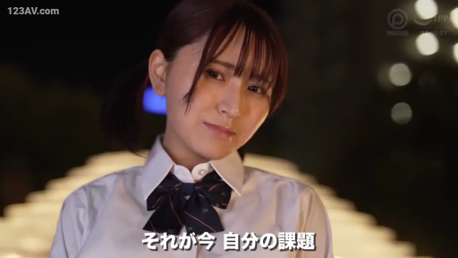 站立 · 字幕 · 温婉 · 深色领结 · 注视 · 近景 · 户外夜色