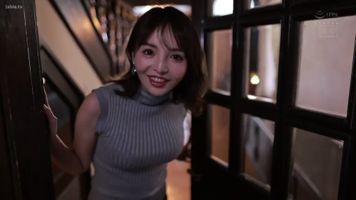 Door frame · 温柔微笑 · 室内走廊 · 眼神交流 · 半身镜头 · 灰色高领无袖毛衣 · 倚靠门框 · 居家熟女