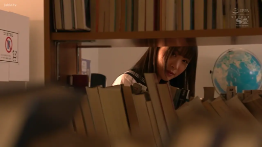 脸部特写 · 羞涩 · 弯腰 · 水手服 · 窥视 · 图书馆 · 地球仪