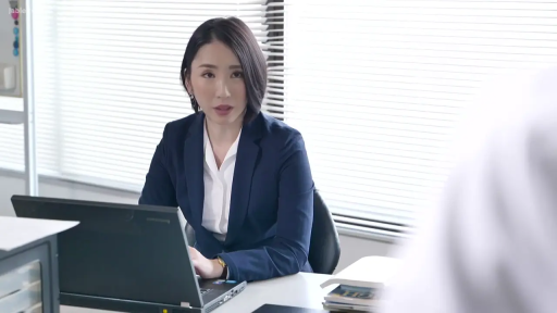 卧室 · 陶醉 · 全景 · M字腿 · 粉色胸罩 · 涂抹润滑剂 · 润滑油瓶 · 油play