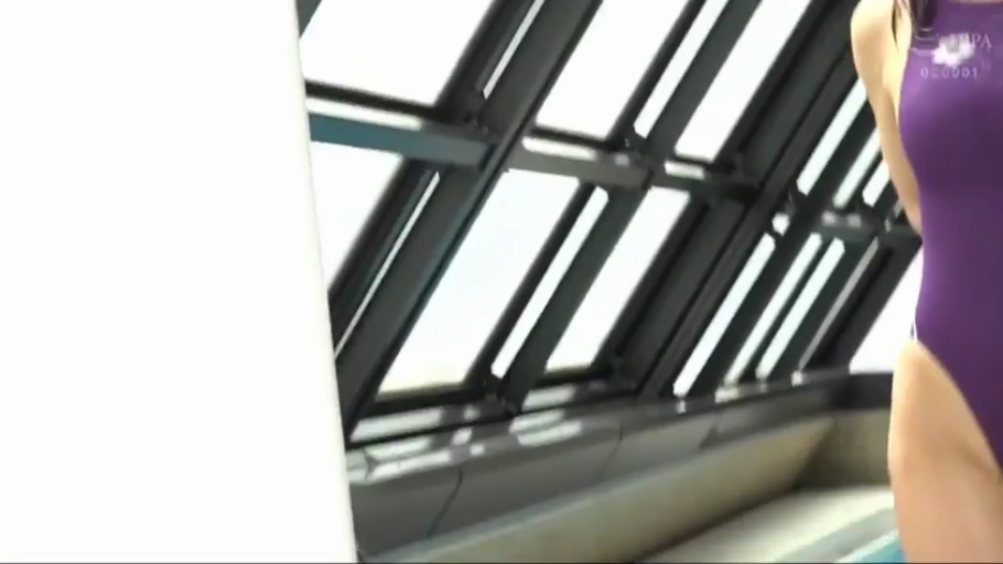 室内 · 站立 · 展示 · 下半身 · 水着 · 连体泳衣