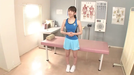 脸部 · 站立 · 平静 · 看手机 · 手机 · 清纯 · 牛仔外套 · 户外森林