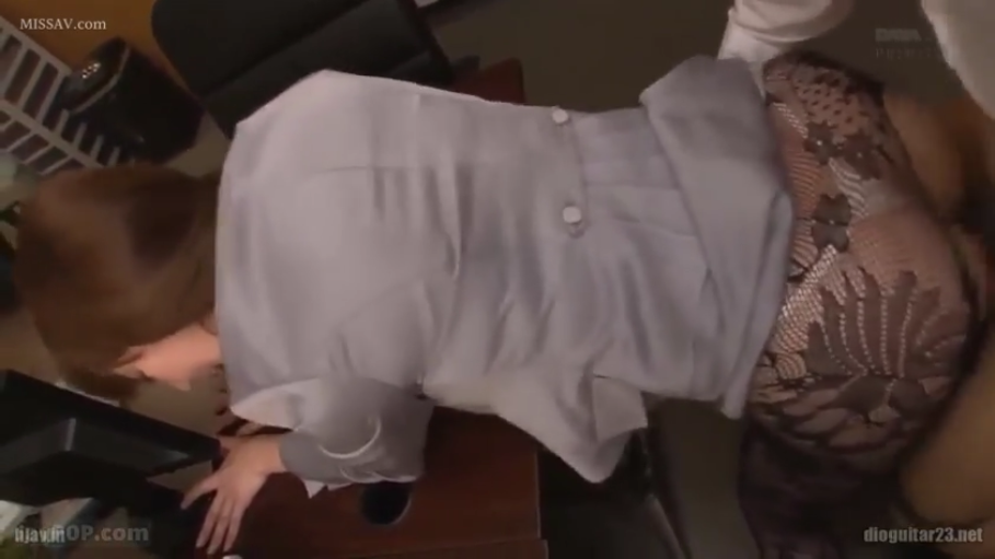 愉悦 · 办公室 · 性行为 · 电脑 · 臀部 · 职业装 · 弯腰趴伏 · 职场诱惑