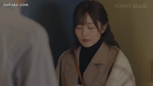 Melancholy · Lower your head · Stand · 面部特写 · 玄关 · 刘海 · 棕色大衣 · 包带