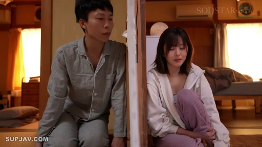 室内 · 跪坐 · 憂鬱 · 畳 · 交流 · 日式风格 · 灰色睡衣