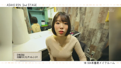 Sitting Posture · 平静 · Half-body · Stare · 短发 · 米色针织衫 · Dressing Room · 化妆台