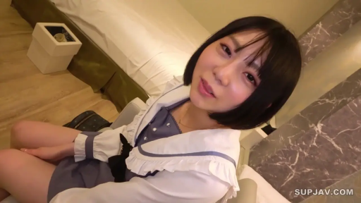 座り姿勢 · 微笑 · 半身特写 · 交流 · 部屋 · 水手服 · ショートヘア