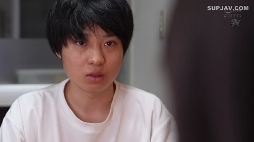 室内 · 座り姿勢 · 会話 · 憂鬱 · 顔 · 紫色无袖针织衫 · 深色长发