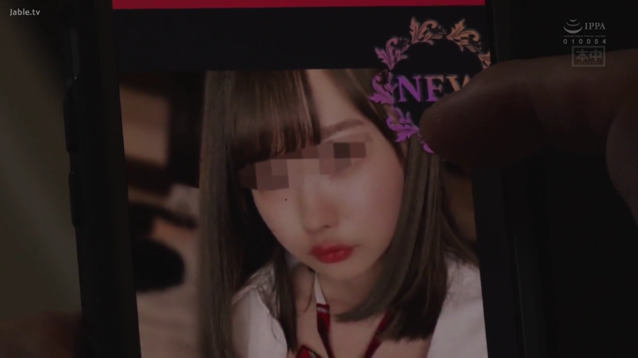 面部特写 · Inside the office · Close your eyes · 端坐 · Solemn · 中年男性 · 蓝色领带