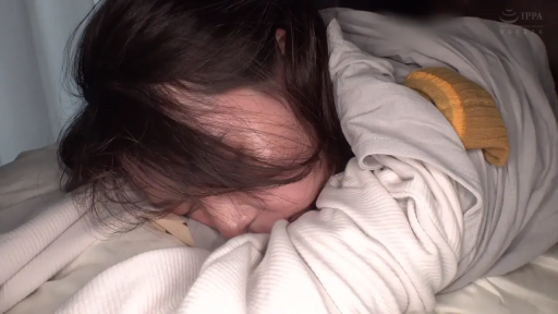 脸部特写 · 卧室 · 闭眼 · 枕头 · 居家服 · 侧卧 · 休息