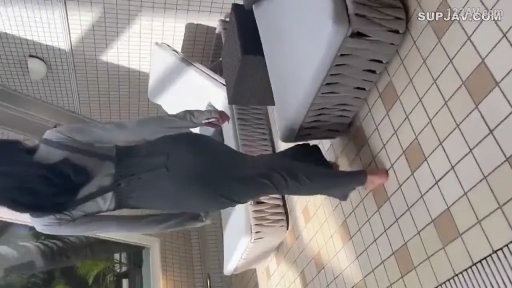 远景 · 行走 · 背影 · 户外家具 · 户外阳台 · 离开 · 灰色套装