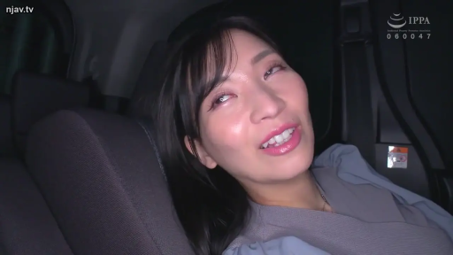 顔部のクローズアップ · 仰臥 · 车内 · 休闲服