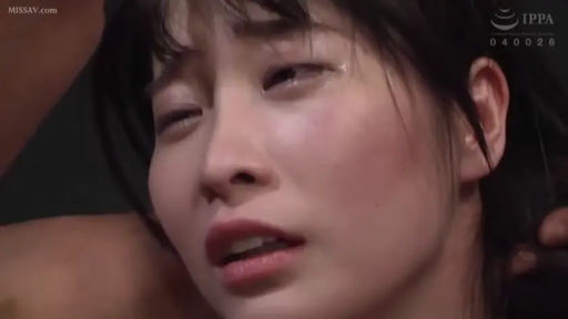 面部 · 中文字幕 · 靠墙 · 惊恐 · 上衣 · 墙边 · 拒绝