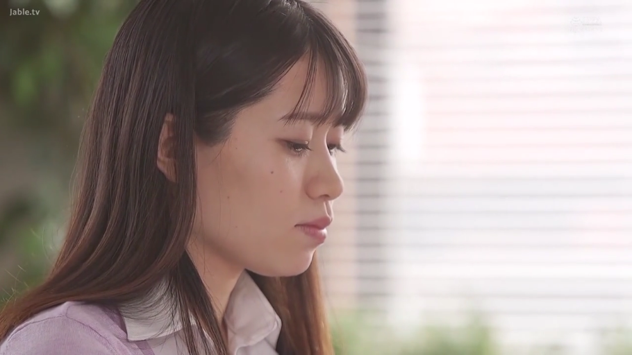 室内 · 面部特写 · 针织衫