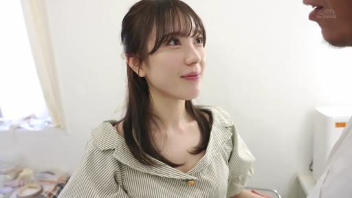 室內 · 站立 · 微笑 · 面部特寫 · 对视 · 條紋上衣 · 日本AV