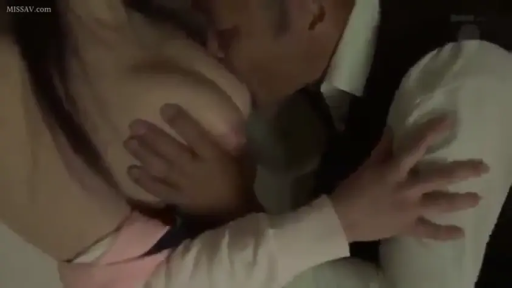 室内 · 亲吻乳房 · 胸部特写 · 粉色短裙 · 拥抱 · 巨乳系列