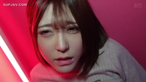 室内 · 脸部特写 · 针织衫