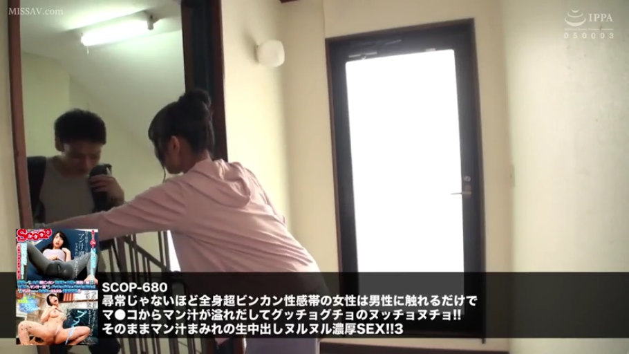 中景 · 腰を曲げる · カジュアルウェア · 室内楼梯