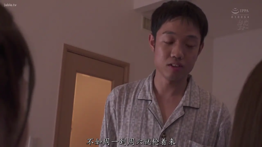 蹲姿 · 户外 · 平淡 · 暴露 · 汽车 · 裆部 · 车库 · T恤裙子