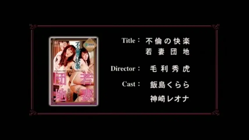 室内 · 中景 · 跪姿 · 内衣