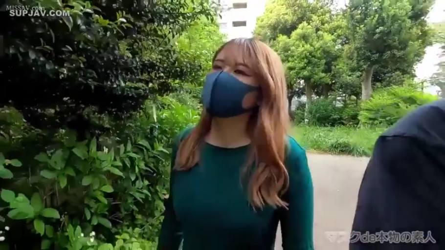 站立 · 中景 · 自然 · 屋外 · 散歩 · 口罩 · 素人 · 紧身衣