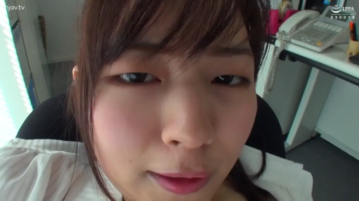 Sitting Posture · Close-up of the face · 办公室 · 自然 · First-person perspective · White top · 注视镜头 · 电话