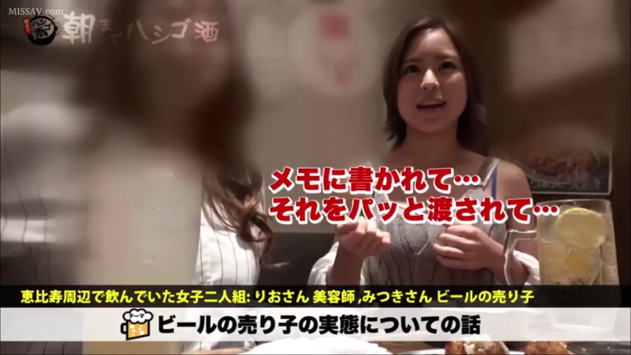 室内 · 微笑 · 面部特写 · 窗帘 · 吊带背心 · 俯视镜头 · 凝视相机 · 成人内容截图