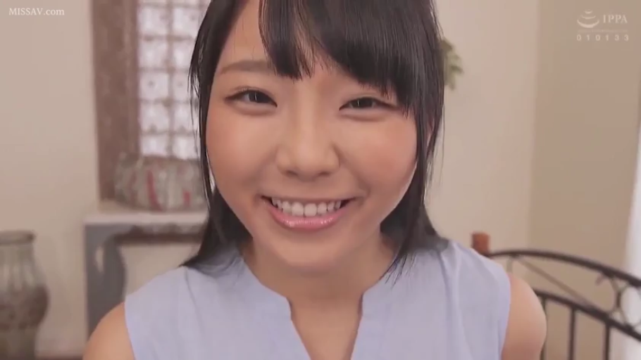 室内 · 顔部のクローズアップ · 浅蓝色无袖上衣