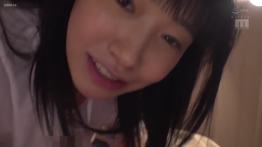 室内 · 白衬衫 · 对视 · 长发 · 甜美微笑 · 面部大特写 · 俯身姿态