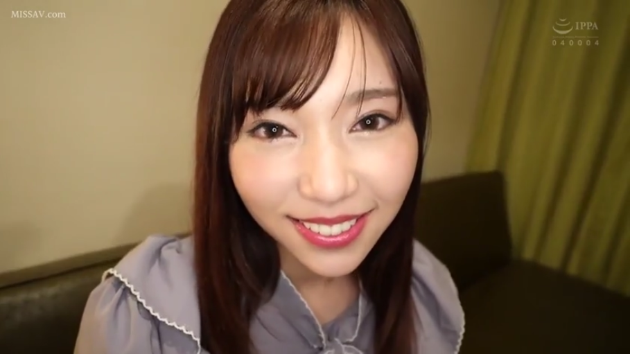 室内 · 脸部 · 站立 · 微笑 · 职业装 · 注视 · OL · 工牌