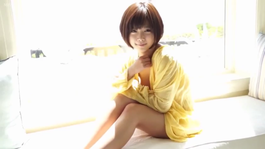 cushion · 注视镜头 · 短发 · 窗边 · Sweet smile · 抱膝坐 · 黄色薄衬衫