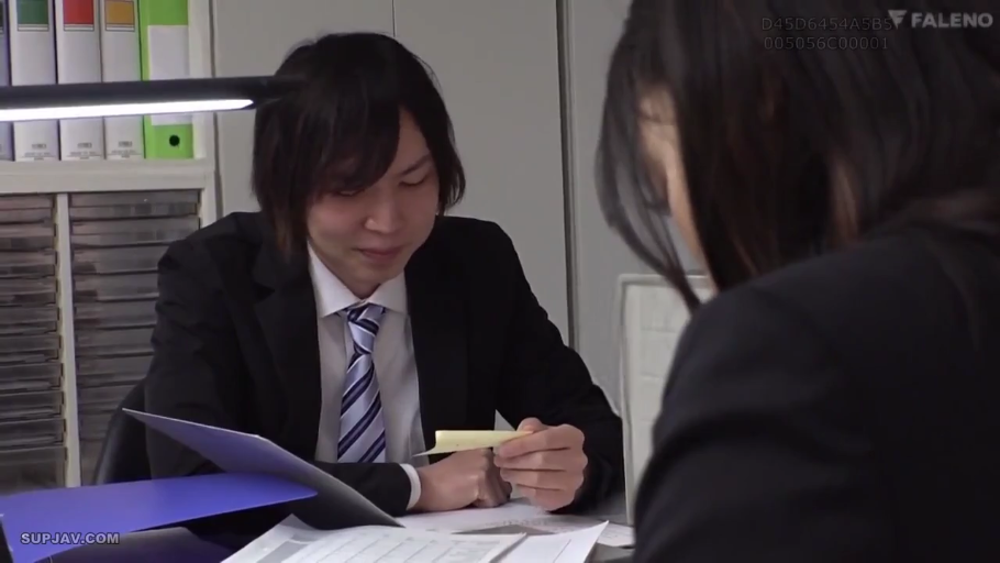 Sitting Posture · Face · 办公室 · Business attire · 认真 · 文件夹 · 职场诱惑 · 办公交流