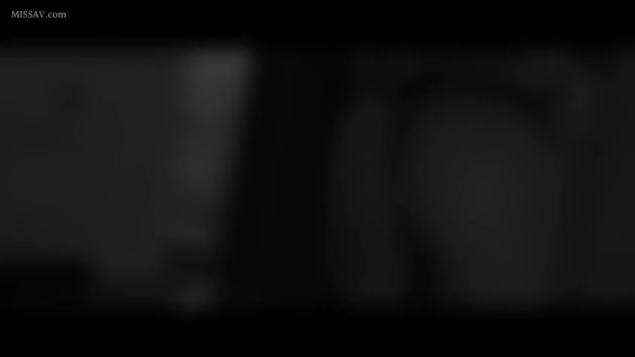 室內 · 丁字褲 · 擺拍 · 臀部特写 · 背對鏡頭 · 黑白