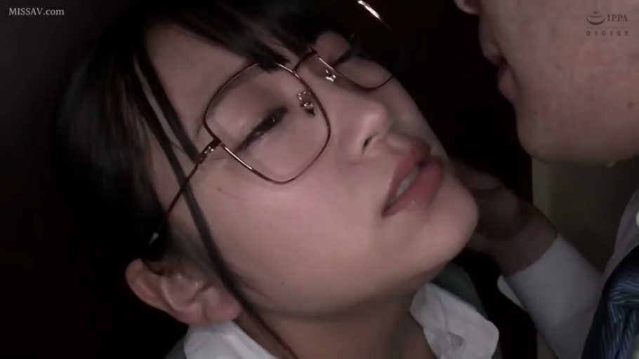 室内 · 坐姿 · 脸部 · 马赛克 · 闭眼 · 颜射 · 运动服
