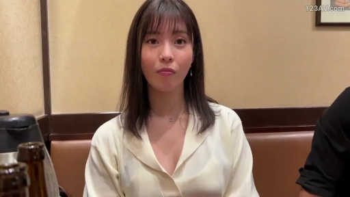 全身 · 黑丝 · 客厅 · 座椅 · 端坐 · 文静 · 并腿坐 · 制服套裙