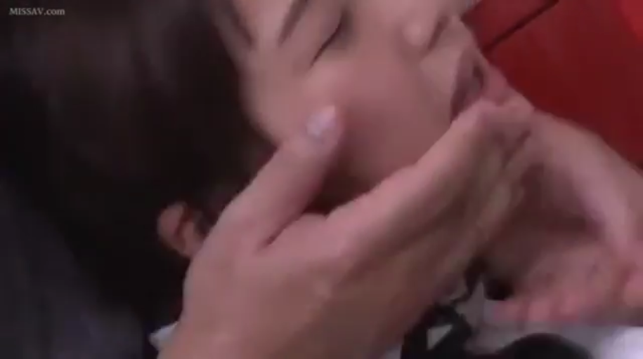 室内 · 仰臥 · 顔のクローズアップ · ビジネススーツ · 中文字幕 · 苦痛 · 强制