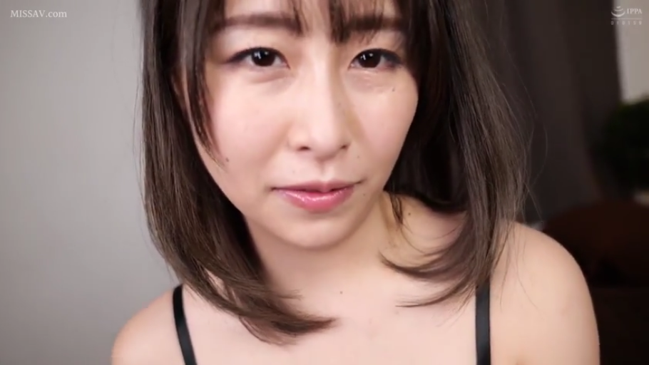 室内 · 脸部特写 · 黑色吊带