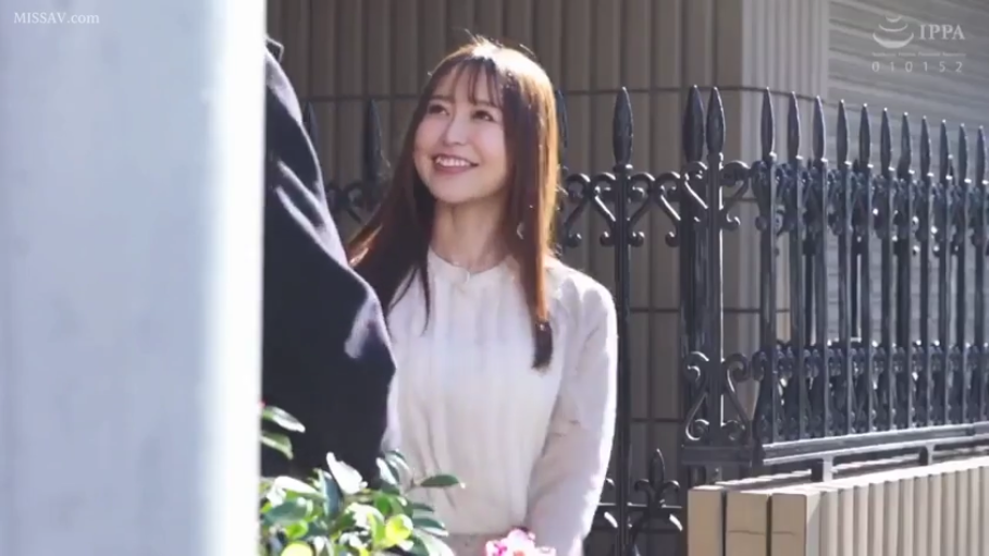 全裸 · 马赛克 · 性行为 · 中景 · 客厅 · 背对镜头 · 纸箱 · 女上位