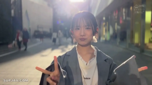 中景 · 户外街道 · 西装外套