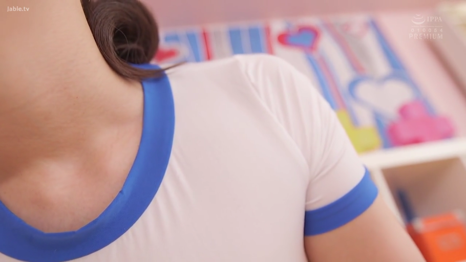 室内 · 水印 · 体操服 · 背景板 · 静态 · 侧头 · 颈部特写