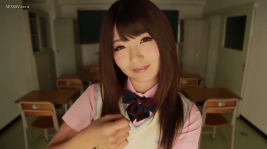 校服 · 教室 · 微笑 · 半身 · 对视 · 长发 · 正面 · 课桌椅