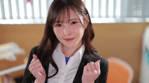 办公室 · 甜美 · 黑色西装 · 头部特写 · 卖萌 · 齐刘海 · 握拳姿势